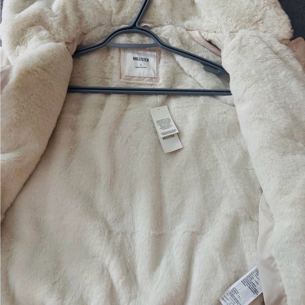 Hollister Women's Soft Cream Teddy Jacket